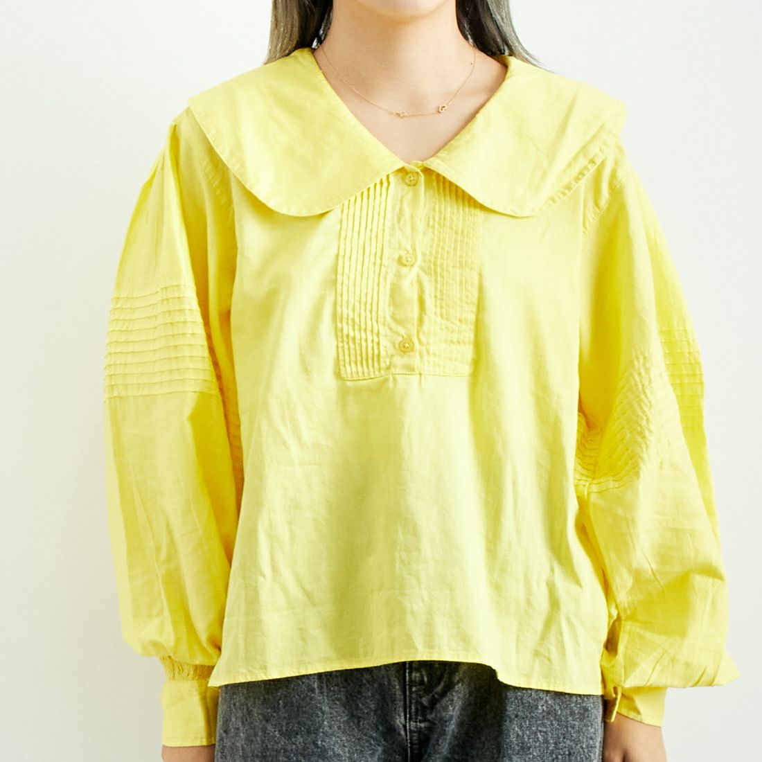 crinkle crinkle crinkle [クリンクル クリンクル クリンクル] ラウンドカラーボリュームブラウス [CC-3011] YELLOW &&モデル身長：167cm 着用サイズ：F&&