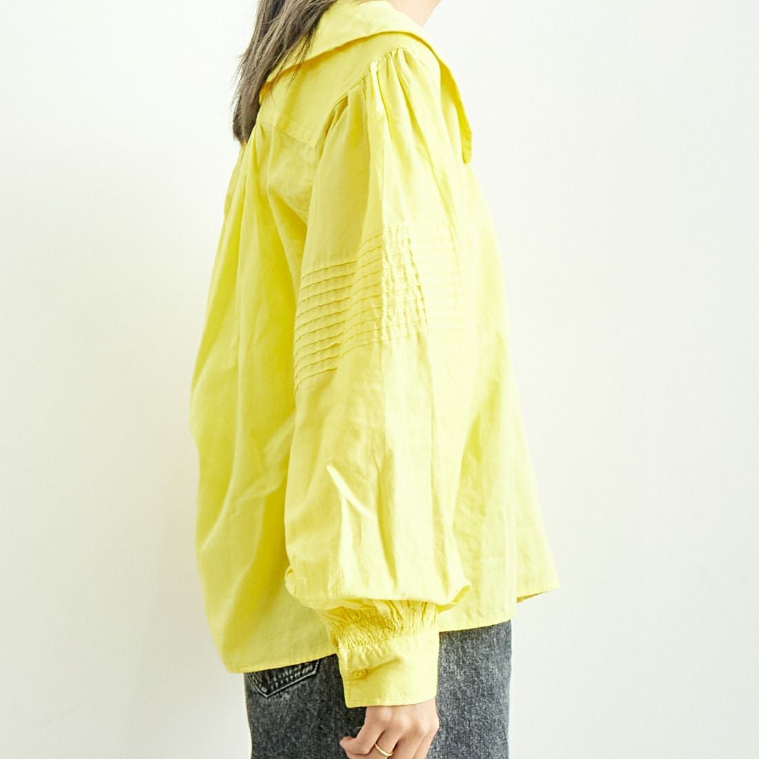 crinkle crinkle crinkle [クリンクル クリンクル クリンクル] ラウンドカラーボリュームブラウス [CC-3011] YELLOW &&モデル身長：167cm 着用サイズ：F&&