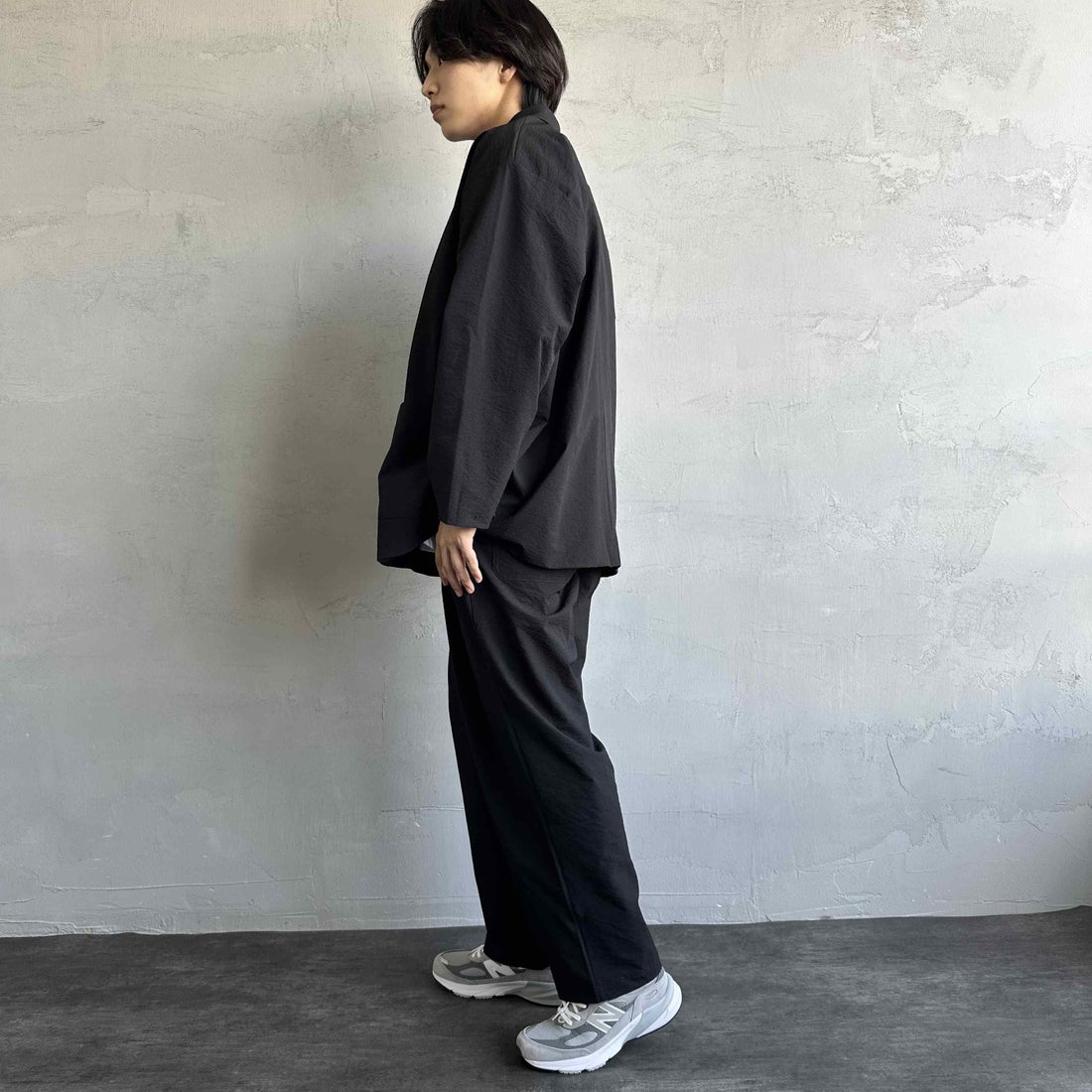 THOUSAND MILE [サウザンド マイル] 別注 シアサッカージャケット&パンツ セットアップ [TM251SS50471-JF] 09 BLACK &&モデル身長：179cm 着用サイズ：XL&&