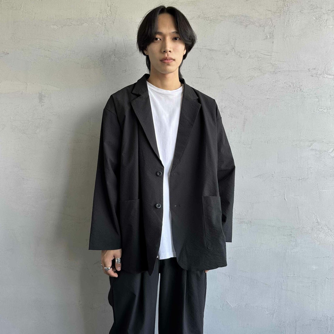 THOUSAND MILE [サウザンド マイル] 別注 シアサッカージャケット&パンツ セットアップ [TM251SS50471-JF] 09 BLACK &&モデル身長：179cm 着用サイズ：XL&&