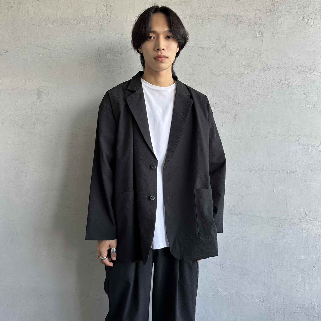 THOUSAND MILE [サウザンド マイル] 別注 シアサッカージャケット&パンツ セットアップ [TM251SS50471-JF] 09 BLACK &&モデル身長：179cm 着用サイズ：XL&&