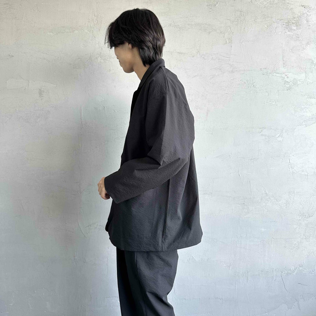 THOUSAND MILE [サウザンド マイル] 別注 シアサッカージャケット&パンツ セットアップ [TM251SS50471-JF] 09 BLACK &&モデル身長：179cm 着用サイズ：XL&&