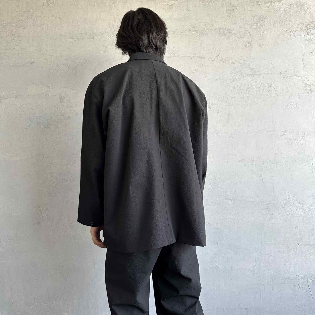 THOUSAND MILE [サウザンド マイル] 別注 シアサッカージャケット&パンツ セットアップ [TM251SS50471-JF] 09 BLACK &&モデル身長：179cm 着用サイズ：XL&&