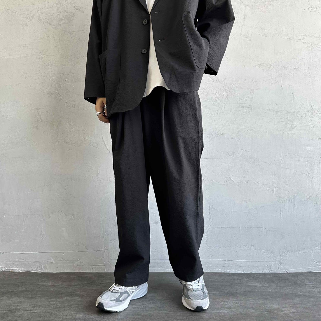 THOUSAND MILE [サウザンド マイル] 別注 シアサッカージャケット&パンツ セットアップ [TM251SS50471-JF] 09 BLACK &&モデル身長：179cm 着用サイズ：XL&&