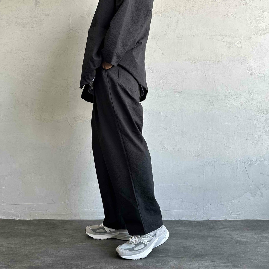 THOUSAND MILE [サウザンド マイル] 別注 シアサッカージャケット&パンツ セットアップ [TM251SS50471-JF] 09 BLACK &&モデル身長：179cm 着用サイズ：XL&&