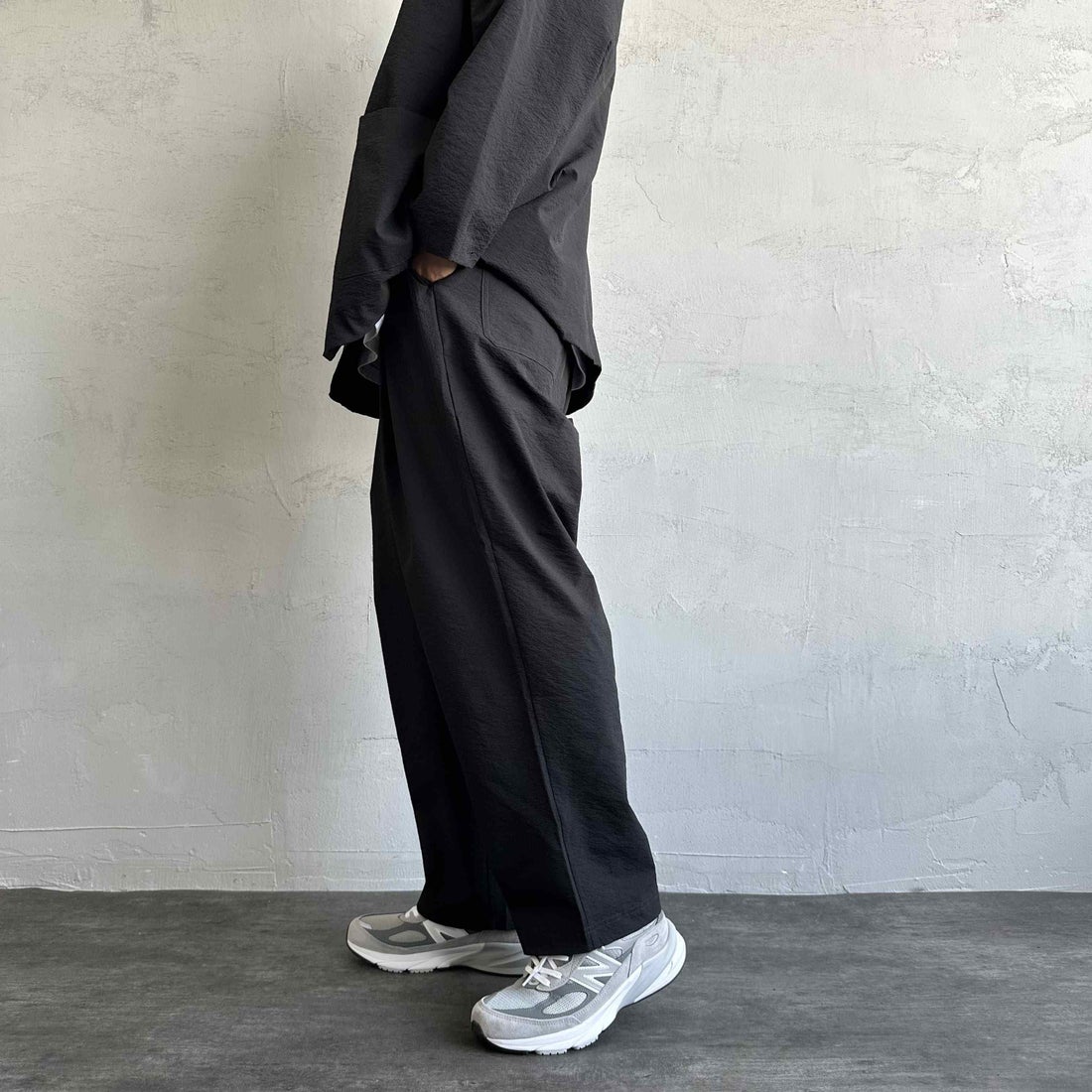 THOUSAND MILE [サウザンド マイル] 別注 シアサッカージャケット&パンツ セットアップ [TM251SS50471-JF] 09 BLACK &&モデル身長：179cm 着用サイズ：XL&&