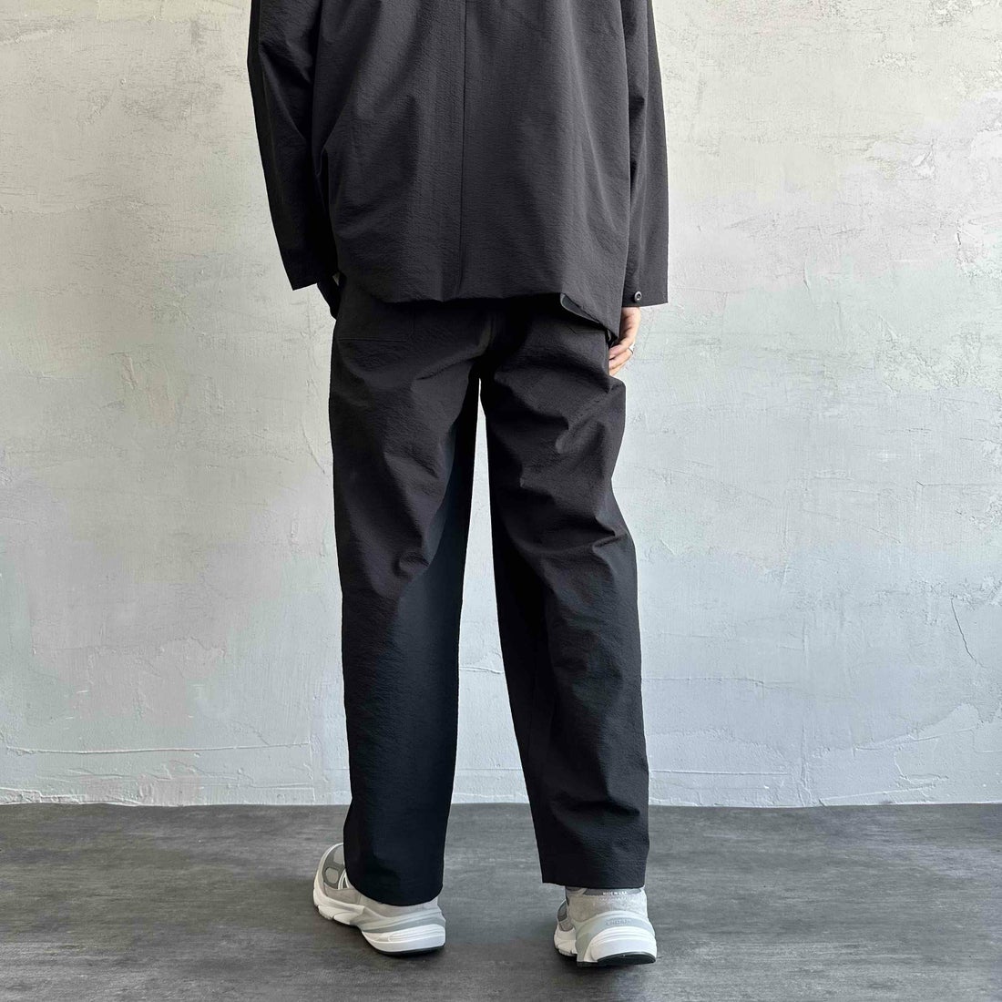 THOUSAND MILE [サウザンド マイル] 別注 シアサッカージャケット&パンツ セットアップ [TM251SS50471-JF] 09 BLACK &&モデル身長：179cm 着用サイズ：XL&&