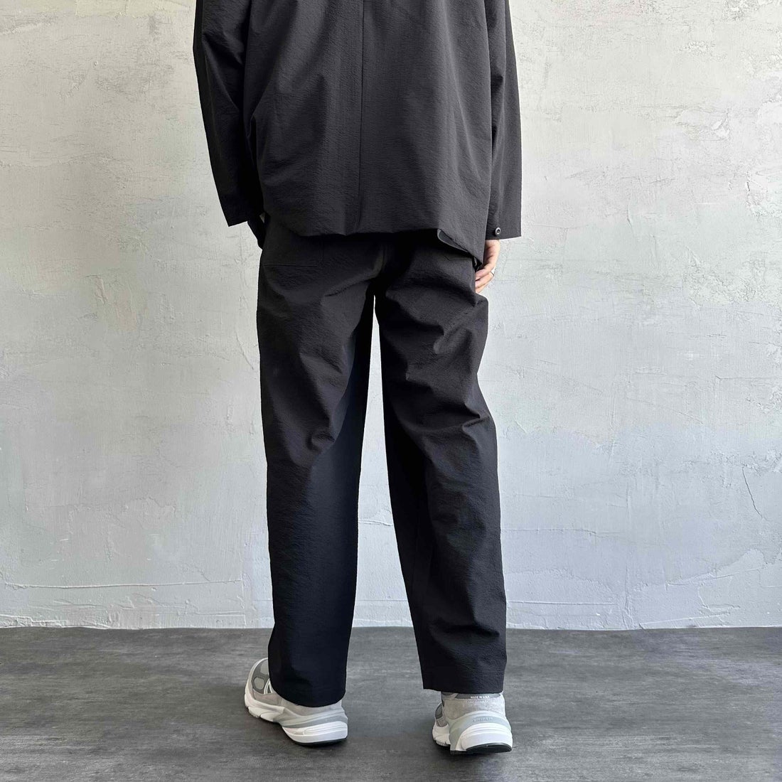 THOUSAND MILE [サウザンド マイル] 別注 シアサッカージャケット&パンツ セットアップ [TM251SS50471-JF] 09 BLACK &&モデル身長：179cm 着用サイズ：XL&&