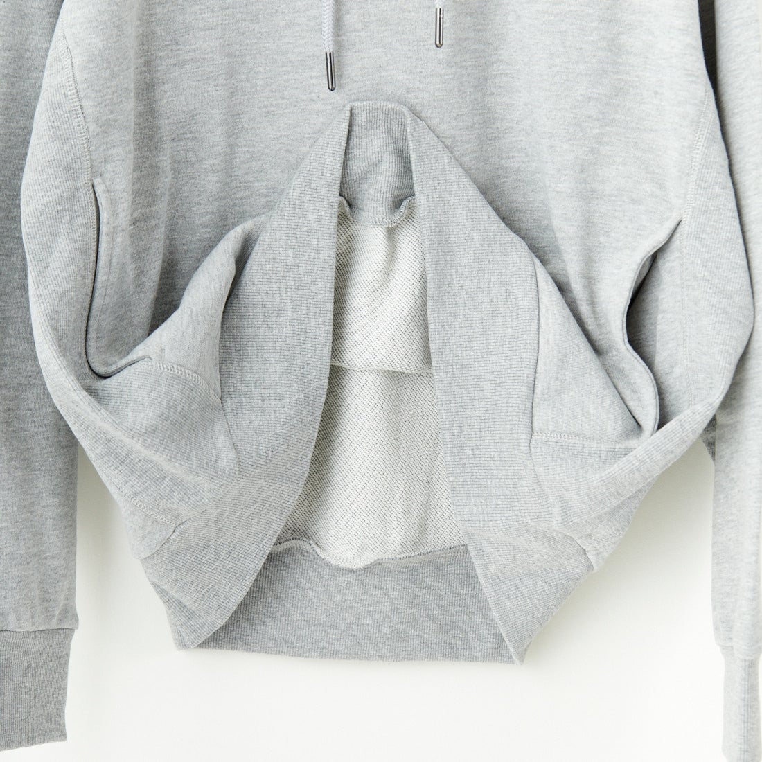 1PIU1UGUALE3 RELAX [ウノ ピゥ ウノ ウグァーレ トレ] 別注 バックロゴ刺繍 スウェットパーカー [USO-24121IN-JF] GRAY