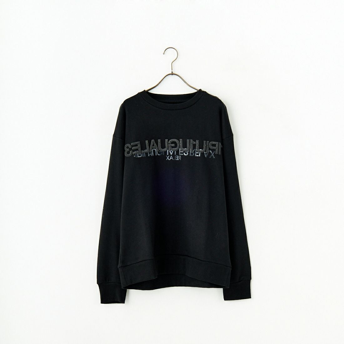 1PIU1UGUALE3 RELAX [ウノ ピゥ ウノ ウグァーレ トレ] 別注 発泡プリントロゴ クルーネックスウェット [USO-24120IN-JF] BLACK