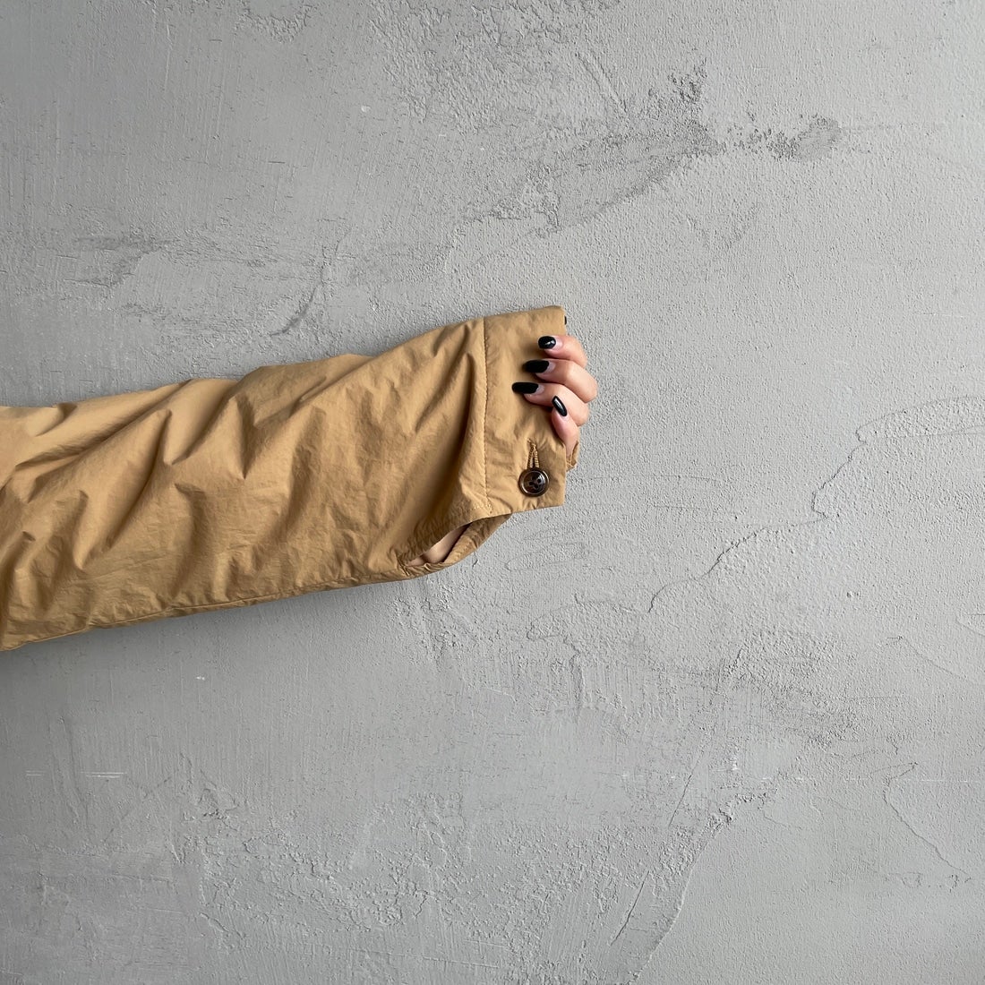 UNIVERSAL OVERALL [ユニバーサルオーバーオール] 別注 中綿入りノーカラージャケット [U2432452IN-JF] BEIGE &&モデル身長：150cm 着用サイズ：F&&