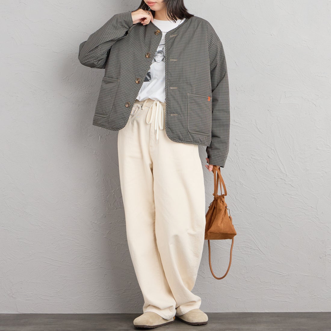 UNIVERSAL OVERALL [ユニバーサルオーバーオール] 別注 中綿入りカラーレスジャケット [U2432452IN-JF] BROWN CHK &&モデル身長：162cm 着用サイズ：F&&