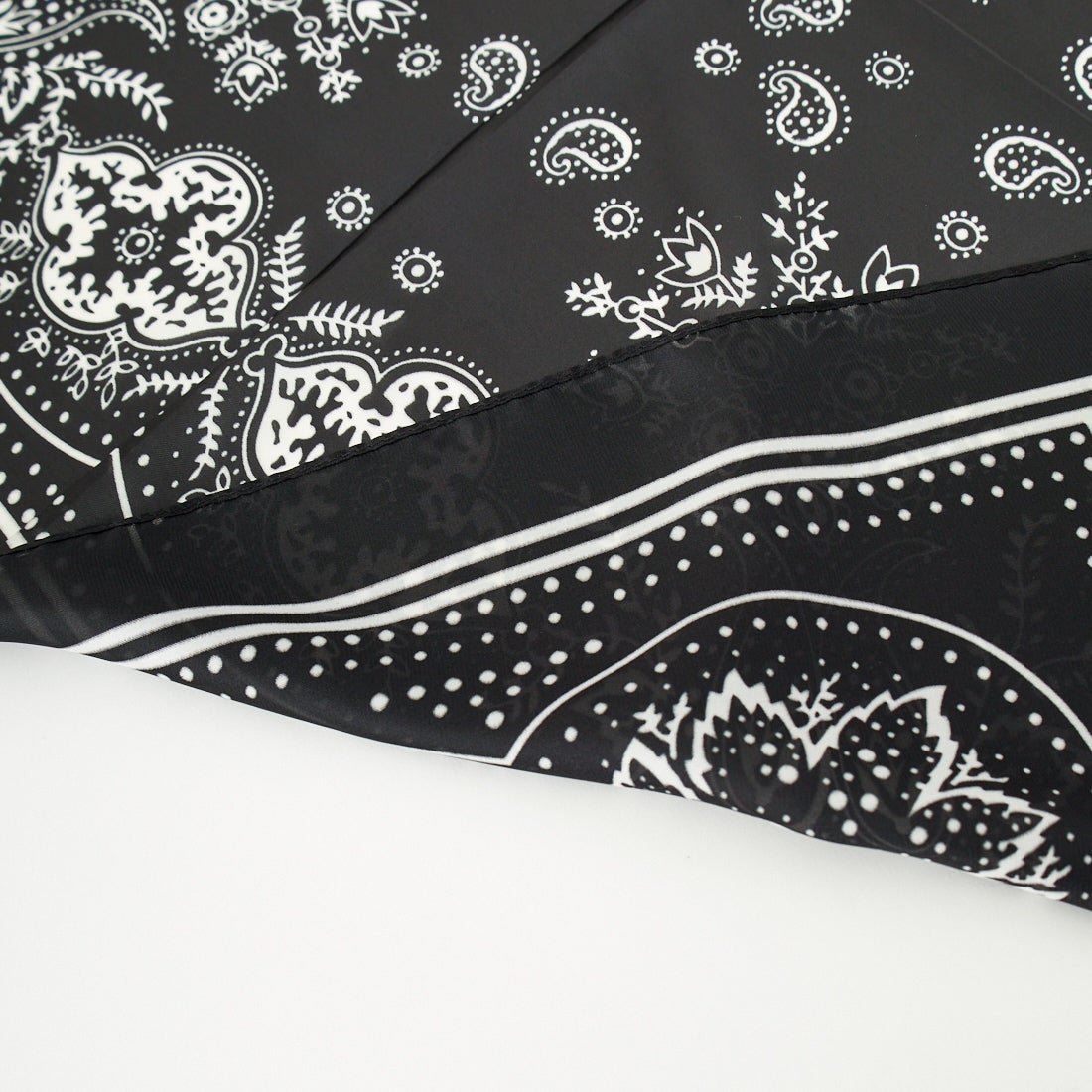 FAME ACCESSORIES [フェイムアクセサリーズ] ライトペイズリーデザイン スクエアスカーフ [LIGHT-PAISLEY-DESIGN] BLACK
