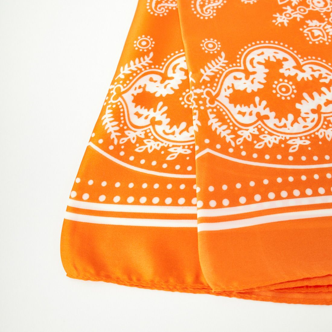 FAME ACCESSORIES [フェイムアクセサリーズ] ライトペイズリーデザイン スクエアスカーフ [LIGHT-PAISLEY-DESIGN] ORANGE