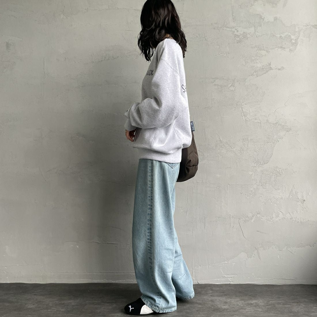 The Endless Summer [エンドレスサマー] 別注 手描き風BUHI バックプリントスウェット [FH-24774502-JF] 03 GRAY &&モデル身長：160cm 着用サイズ：S&&