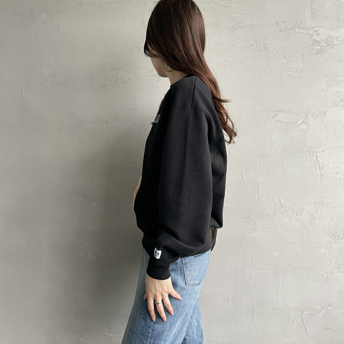 The Endless Summer [エンドレスサマー] 別注 手描き風BUHI バックプリントスウェット [FH-24774502-JF] 01 BLACK &&モデル身長：167cm 着用サイズ：S&&