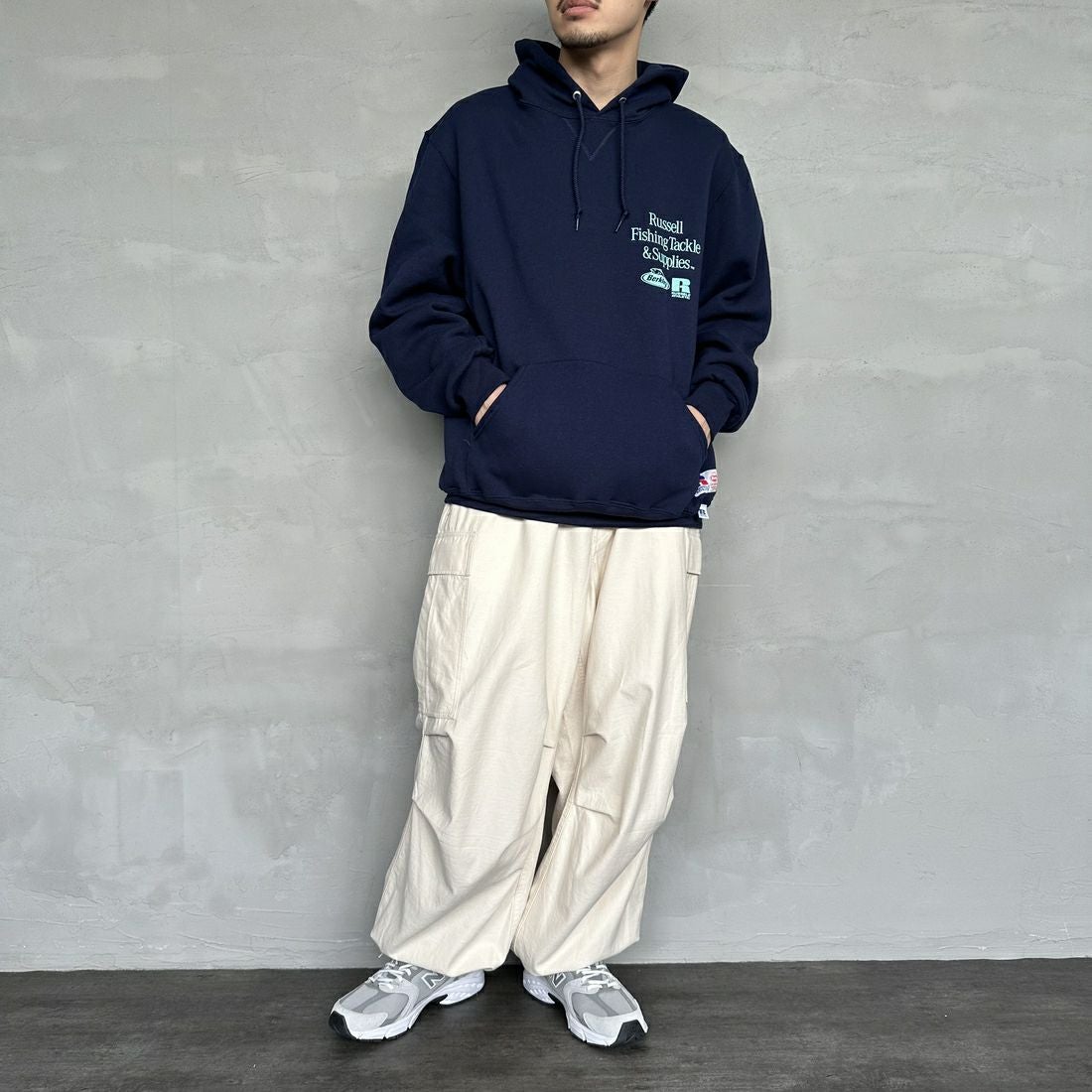 Berkley × RUSSELL ATHLETIC [バークレー × ラッセルアスレチック] 別注 バックプリント スウェットパーカー [RBK-24175IN-JF2] NAVY &&モデル身長：168cm 着用サイズ：L&&