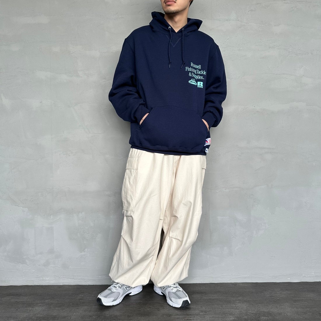 Berkley × RUSSELL ATHLETIC [バークレー × ラッセルアスレチック] 別注 バックプリント スウェットパーカー [RBK-24175IN-JF2] NAVY &&モデル身長：168cm 着用サイズ：L&&