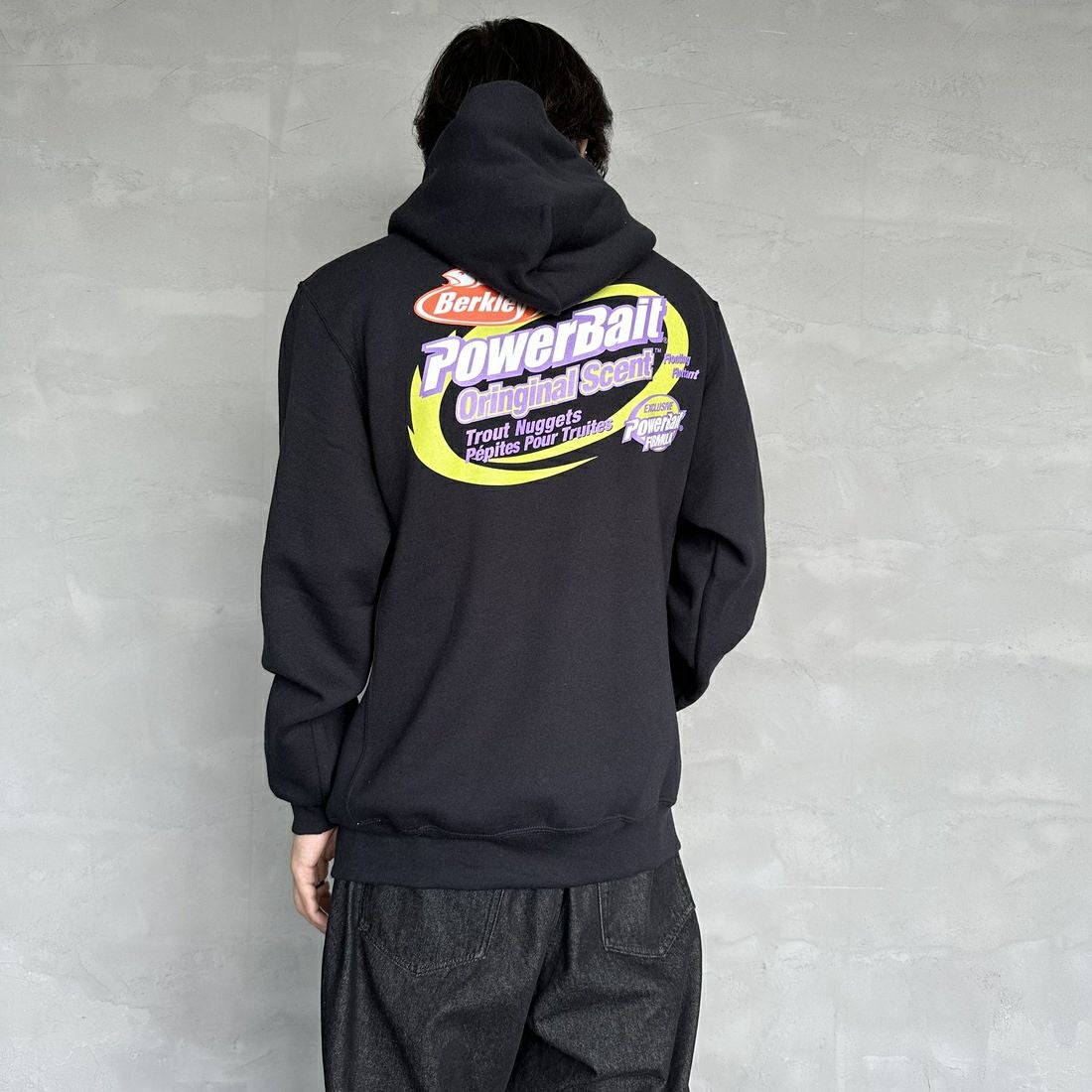 Berkley × RUSSELL ATHLETIC [バークレー × ラッセルアスレチック] 別注 バックプリント スウェットパーカー [RBK-24175IN-JF2] BLACK &&モデル身長：179cm 着用サイズ：L&&