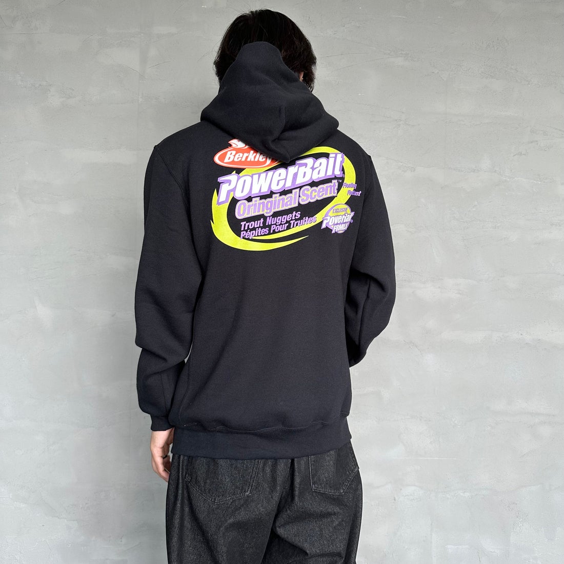 Berkley × RUSSELL ATHLETIC [バークレー × ラッセルアスレチック] 別注 バックプリント スウェットパーカー [RBK-24175IN-JF2] BLACK &&モデル身長：179cm 着用サイズ：L&&