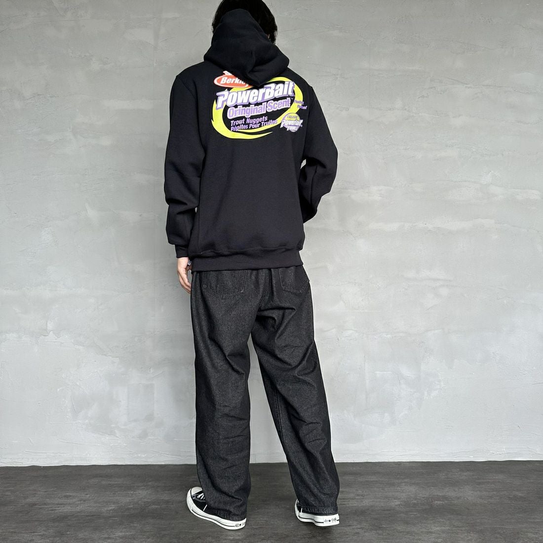 Berkley × RUSSELL ATHLETIC [バークレー × ラッセルアスレチック] 別注 バックプリント スウェットパーカー [RBK-24175IN-JF2] BLACK &&モデル身長：179cm 着用サイズ：L&&