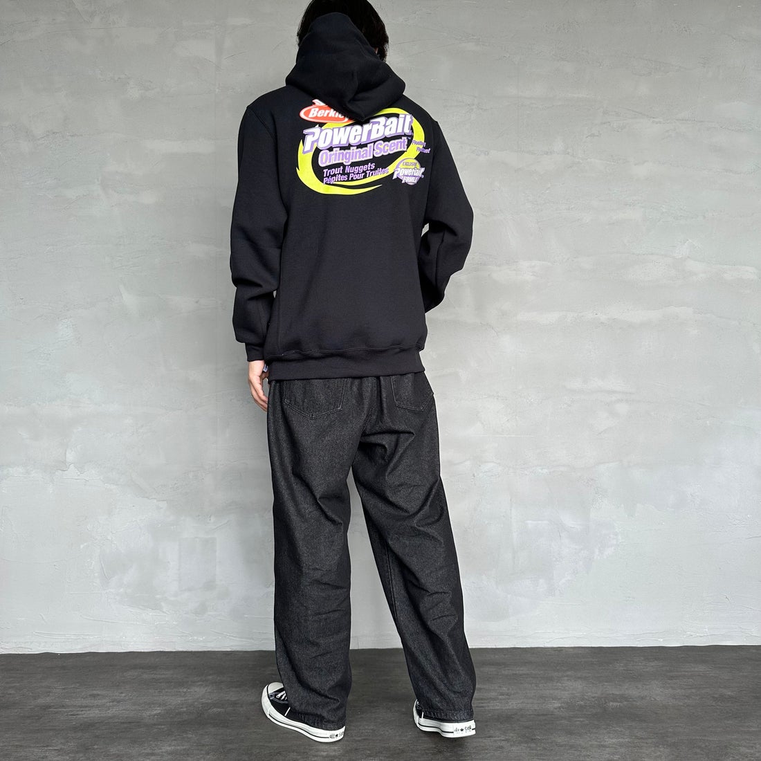 Berkley × RUSSELL ATHLETIC [バークレー × ラッセルアスレチック] 別注 バックプリント スウェットパーカー [RBK-24175IN-JF2] BLACK &&モデル身長：179cm 着用サイズ：L&&