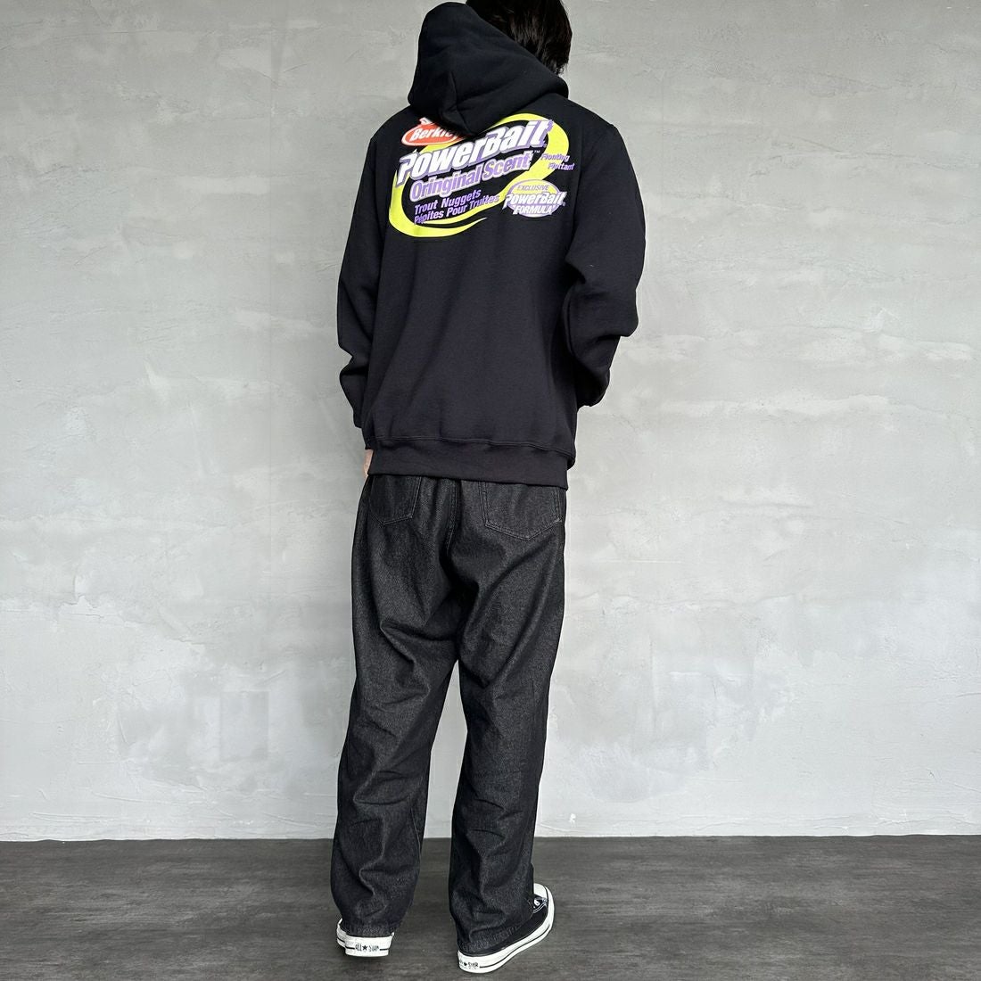 Berkley × RUSSELL ATHLETIC [バークレー × ラッセルアスレチック] 別注 バックプリント スウェットパーカー [RBK-24175IN-JF2] BLACK &&モデル身長：179cm 着用サイズ：L&&