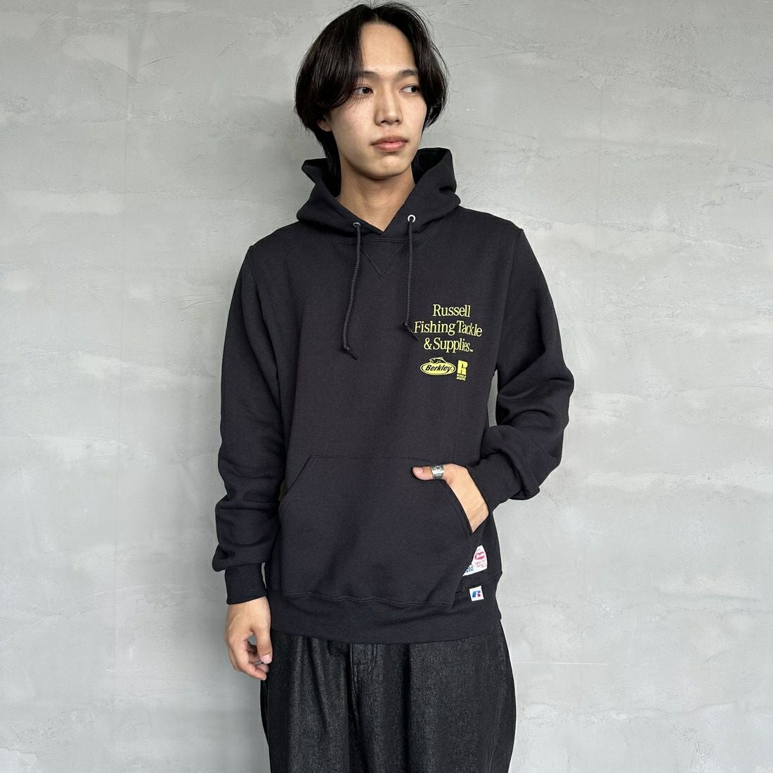 Berkley × RUSSELL ATHLETIC [バークレー × ラッセルアスレチック] 別注 バックプリント スウェットパーカー [RBK-24175IN-JF2] BLACK &&モデル身長：179cm 着用サイズ：M&&
