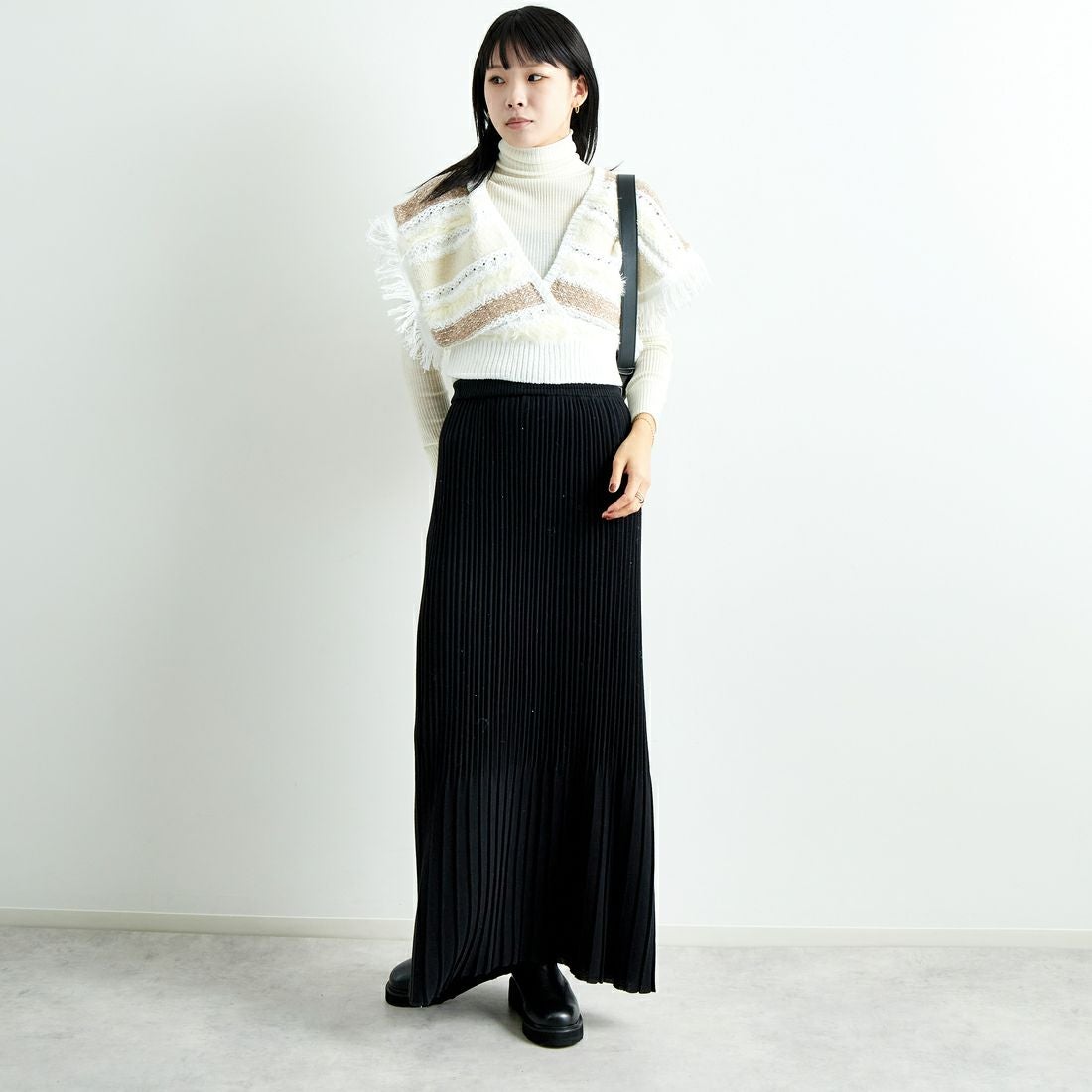 TORRAZZO DONNA [トラッゾドンナ] ファンシーヤーンランダムボーダーベスト [6257-410] 06 O.WHITE &&モデル身長：167cm 着用サイズ：F&&