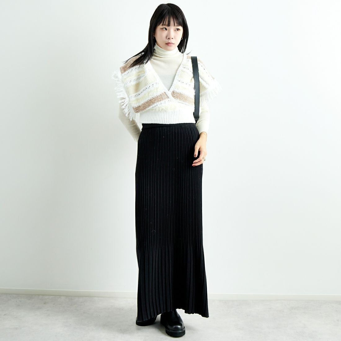 TORRAZZO DONNA [トラッゾドンナ] ファンシーヤーンランダムボーダーベスト [6257-410] 06 O.WHITE &&モデル身長：167cm 着用サイズ：F&&