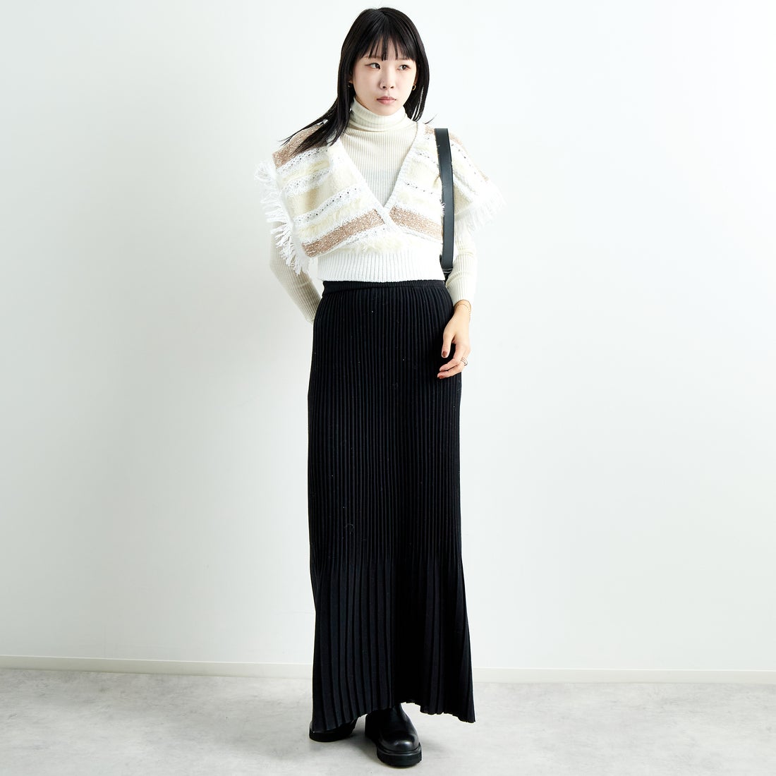 TORRAZZO DONNA [トラッゾドンナ] ファンシーヤーンランダムボーダーベスト [6257-410] 06 O.WHITE &&モデル身長：167cm 着用サイズ：F&&