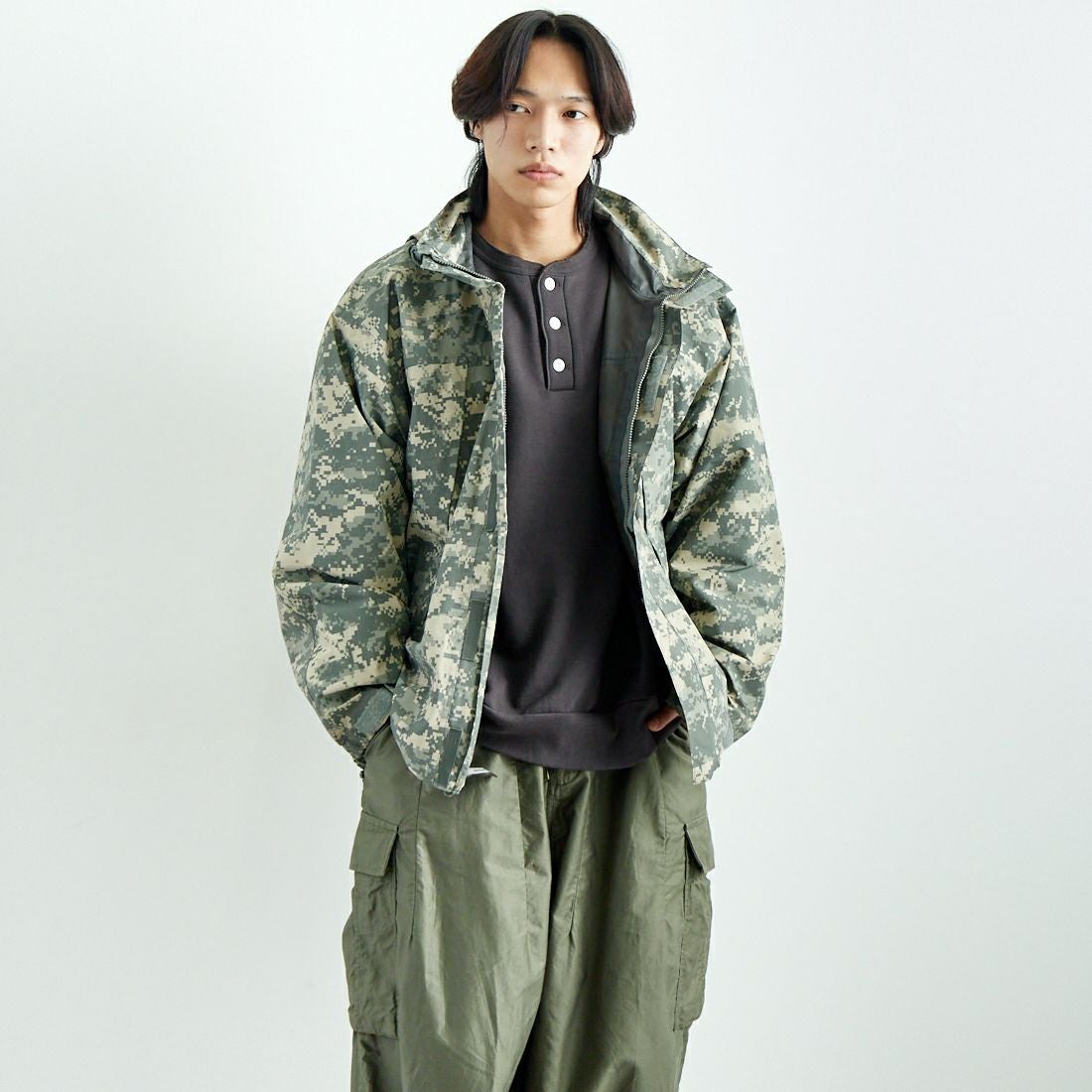 MILITARY [ミリタリー] ECWCS GEN3 LEVEL6 エクストリーム コールドウェットウェザーパーカー [GI-GEN-3-LEVEL-6-ACU] UNIVERSAL &&モデル身長：179cm 着用サイズ：M&&