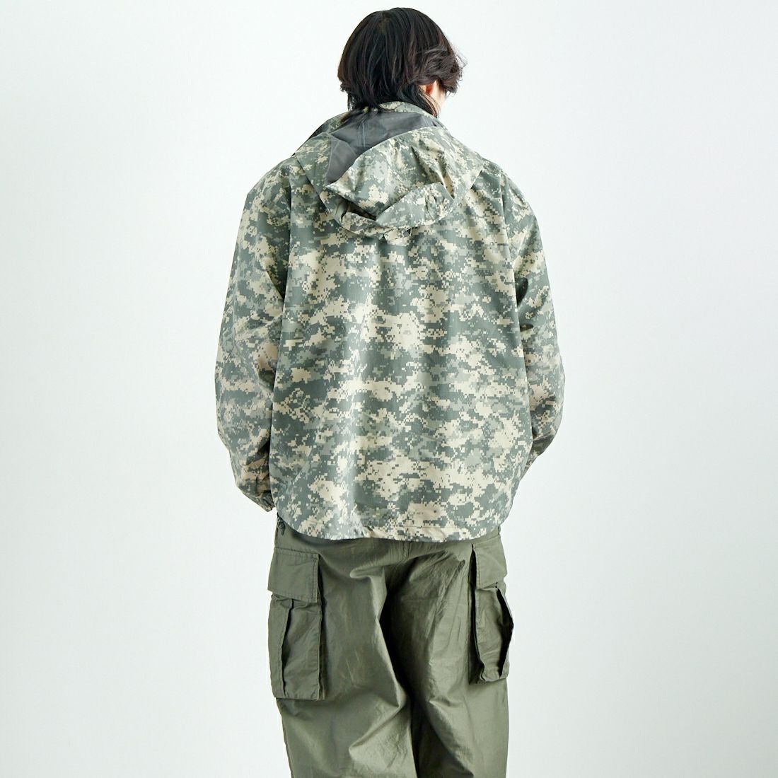 MILITARY [ミリタリー] ECWCS GEN3 LEVEL6 エクストリーム コールドウェットウェザーパーカー [GI-GEN-3-LEVEL-6-ACU] UNIVERSAL &&モデル身長：179cm 着用サイズ：M&&