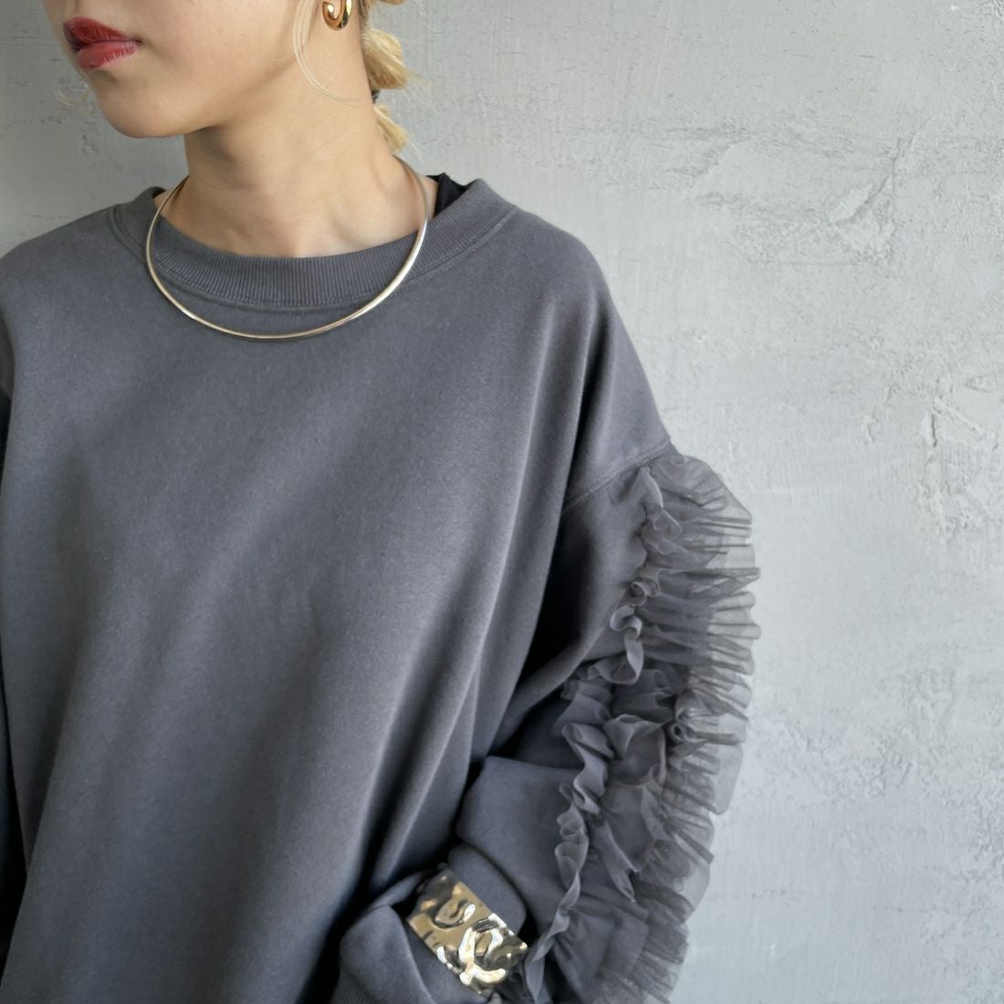 By/m [バイエム] 袖チュールフリルデザイン プルオーバースウェット [B24132079] 08 CHARCOA