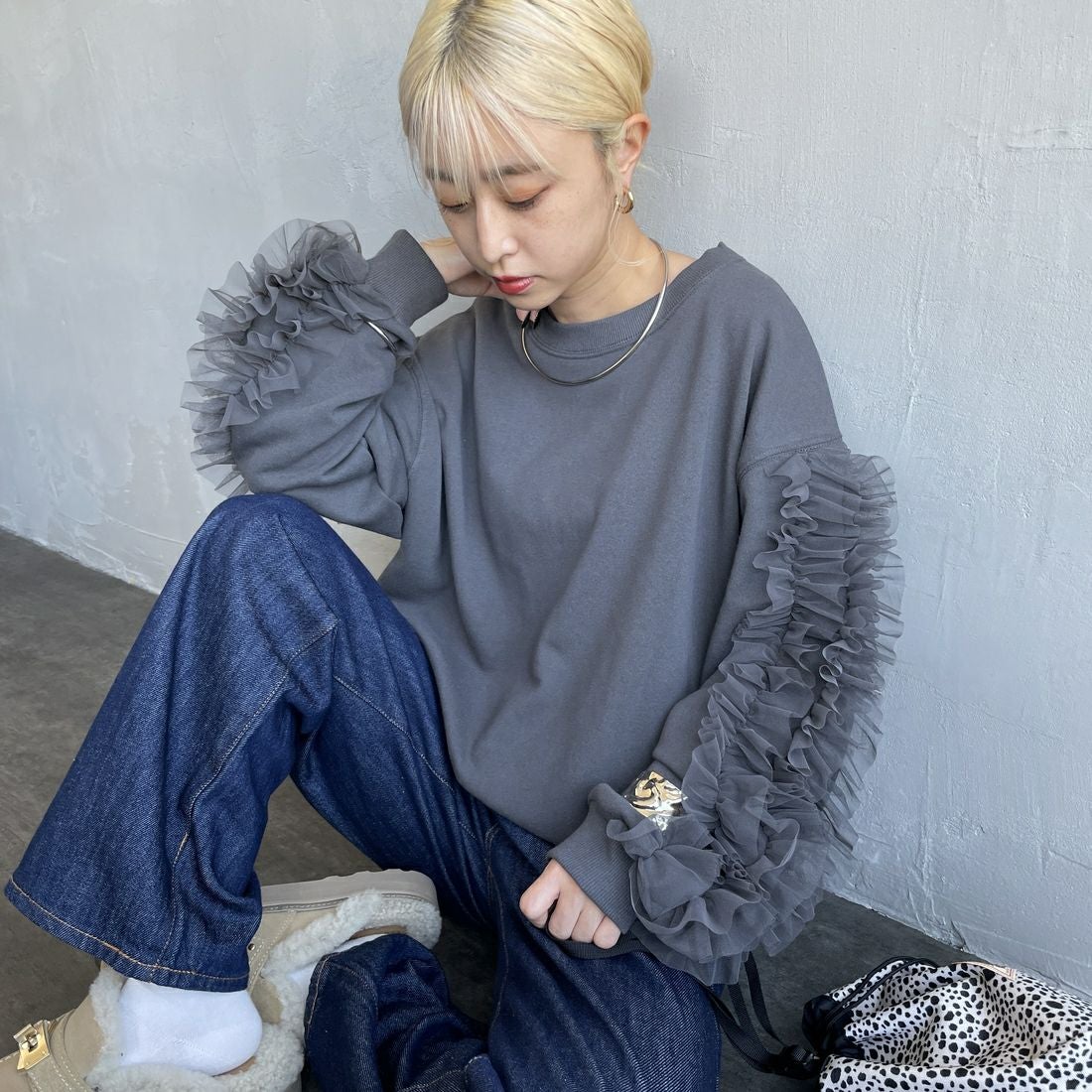 By/m [バイエム] 袖チュールフリルデザイン プルオーバースウェット [B24132079] 08 CHARCOA &&モデル身長：150cm 着用サイズ：F&&