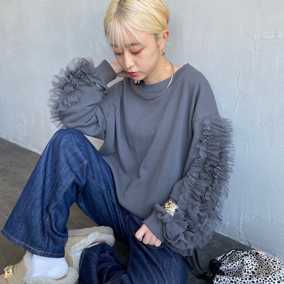 By/m [バイエム] 袖チュールフリルデザイン プルオーバースウェット [B24132079] 08 CHARCOA &&モデル身長：150cm 着用サイズ：F&&
