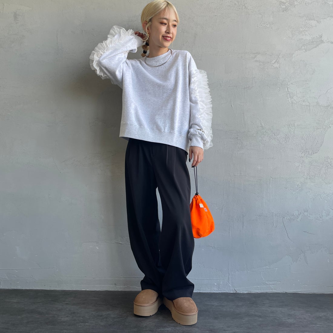 By/m [バイエム] 袖チュールフリルデザイン プルオーバースウェット [B24132079] 20 OATMEAL &&モデル身長：150cm 着用サイズ：F&&