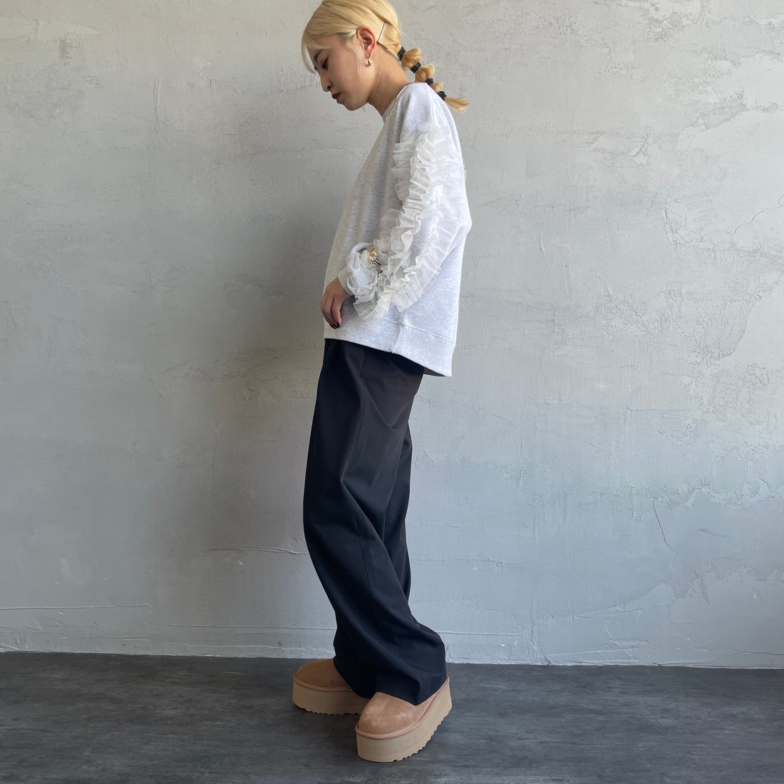 By/m [バイエム] 袖チュールフリルデザイン プルオーバースウェット [B24132079] 20 OATMEAL &&モデル身長：150cm 着用サイズ：F&&