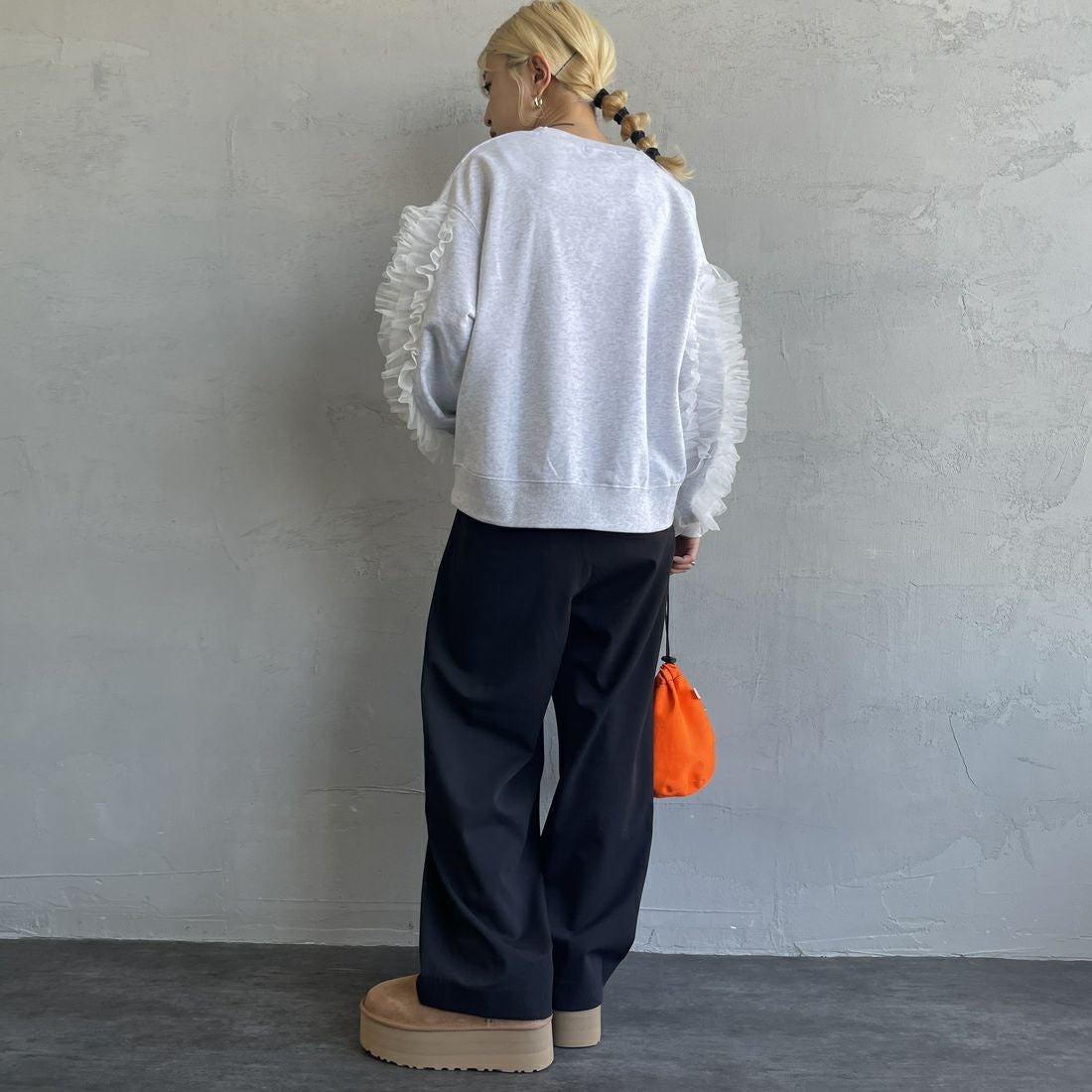 By/m [バイエム] 袖チュールフリルデザイン プルオーバースウェット [B24132079] 20 OATMEAL &&モデル身長：150cm 着用サイズ：F&&