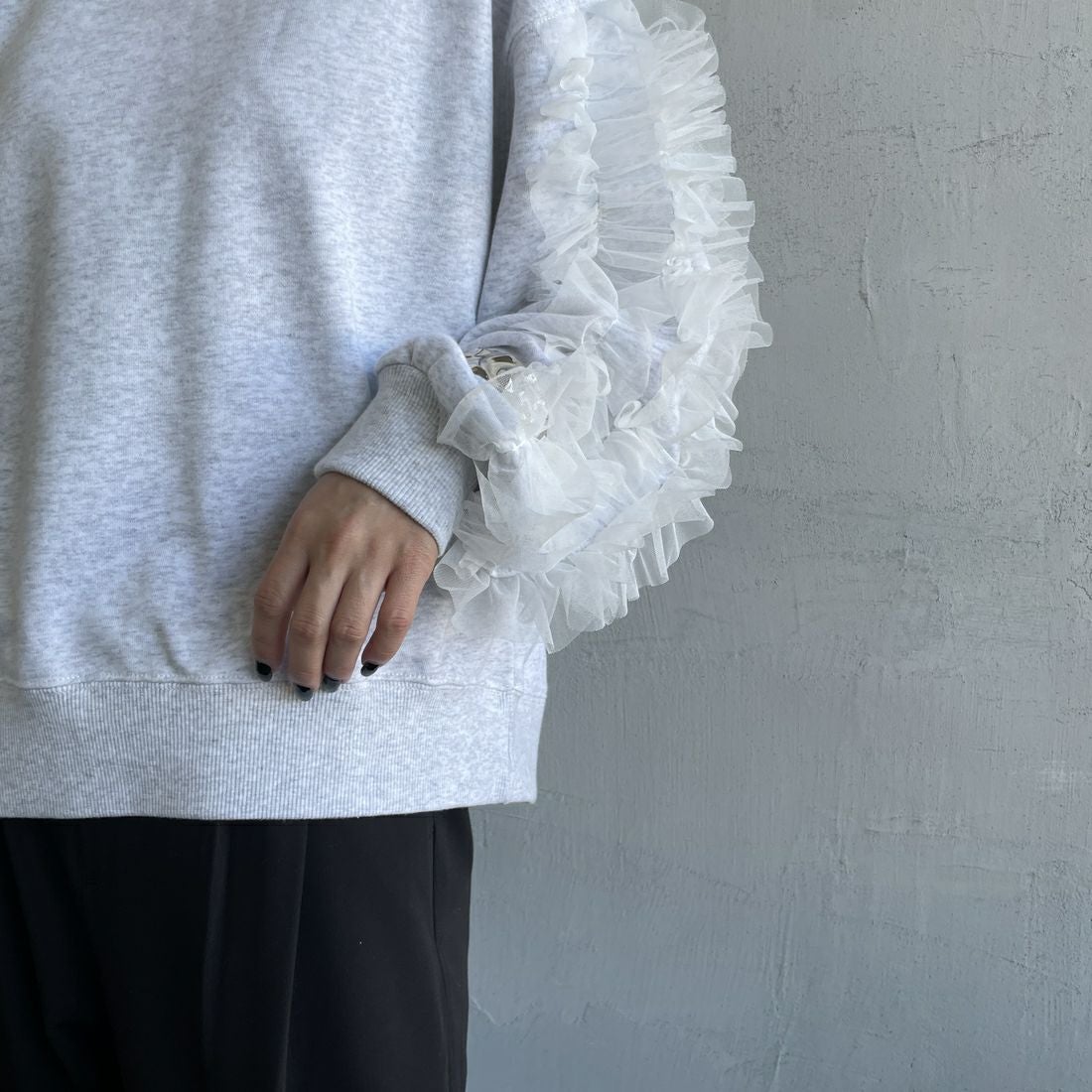 By/m [バイエム] 袖チュールフリルデザイン プルオーバースウェット [B24132079] 20 OATMEAL