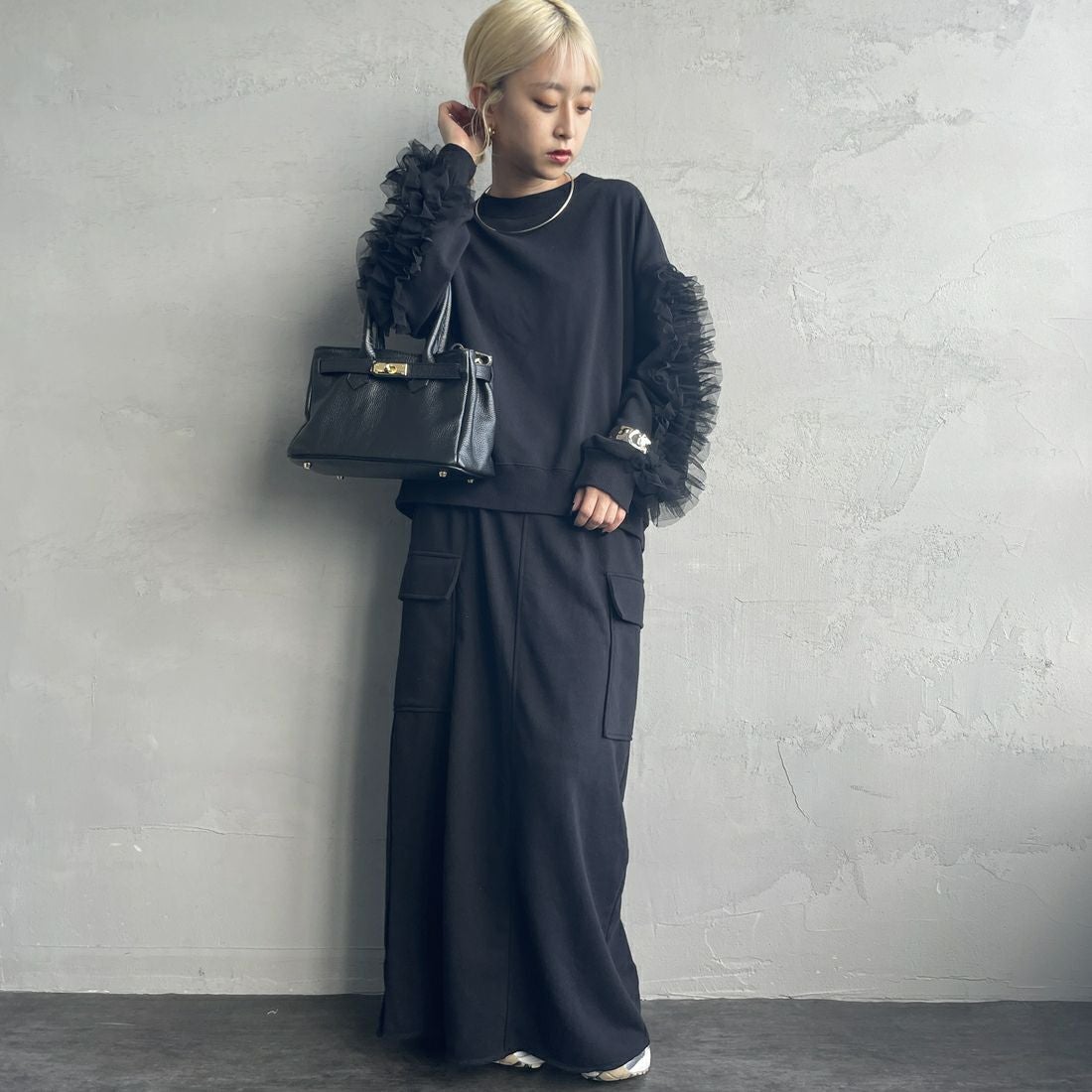 By/m [バイエム] 袖チュールフリルデザイン プルオーバースウェット [B24132079] 09 BLACK &&モデル身長：150cm 着用サイズ：F&&