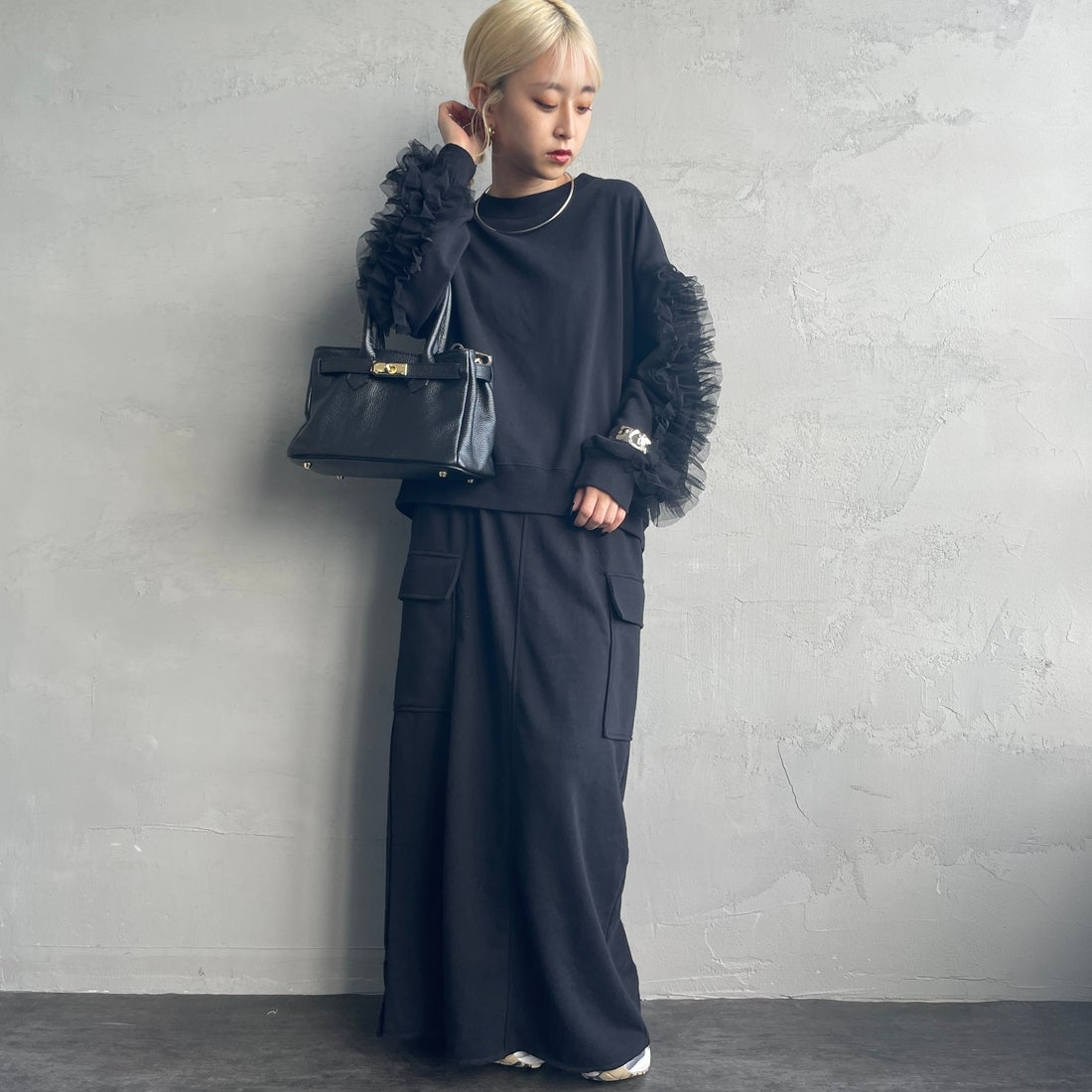 By/m [バイエム] 袖チュールフリルデザイン プルオーバースウェット [B24132079] 09 BLACK &&モデル身長：150cm 着用サイズ：F&&