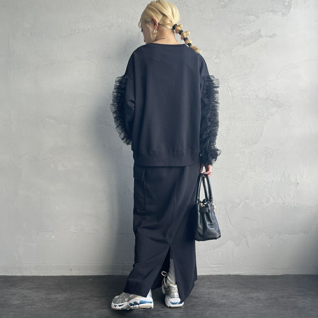 By/m [バイエム] 袖チュールフリルデザイン プルオーバースウェット [B24132079] 09 BLACK &&モデル身長：150cm 着用サイズ：F&&