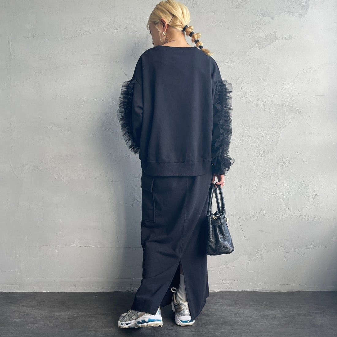 By/m [バイエム] 袖チュールフリルデザイン プルオーバースウェット [B24132079] 09 BLACK &&モデル身長：150cm 着用サイズ：F&&