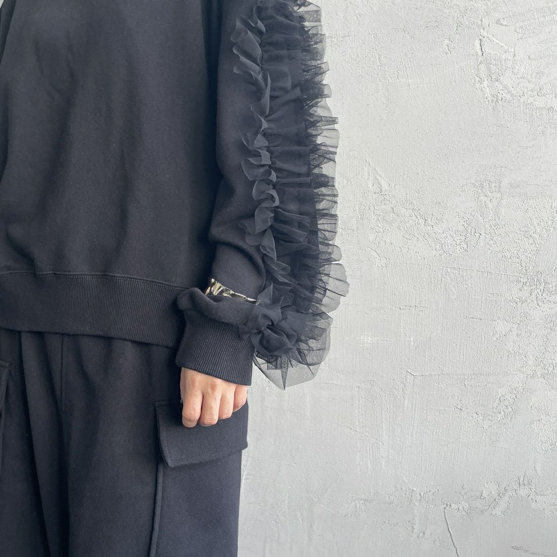 By/m [バイエム] 袖チュールフリルデザイン プルオーバースウェット [B24132079] 09 BLACK