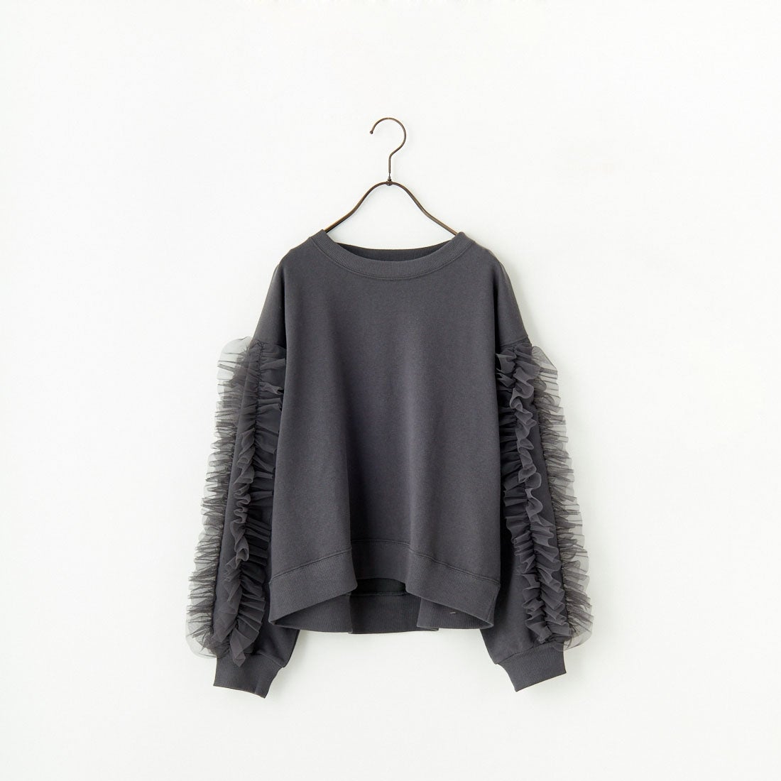 By/m [バイエム] 袖チュールフリルデザイン プルオーバースウェット [B24132079] 08 CHARCOA