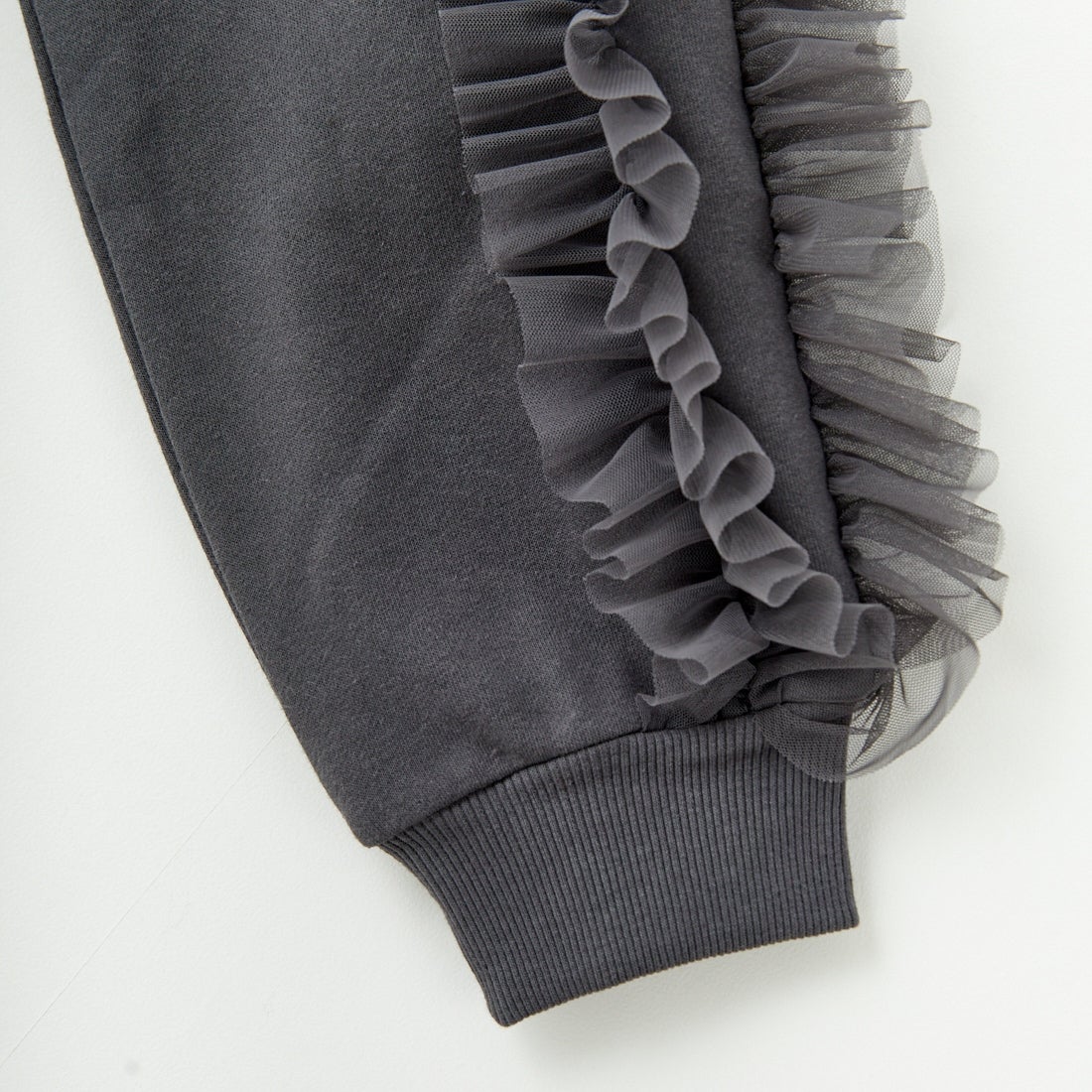 By/m [バイエム] 袖チュールフリルデザイン プルオーバースウェット [B24132079] 08 CHARCOA