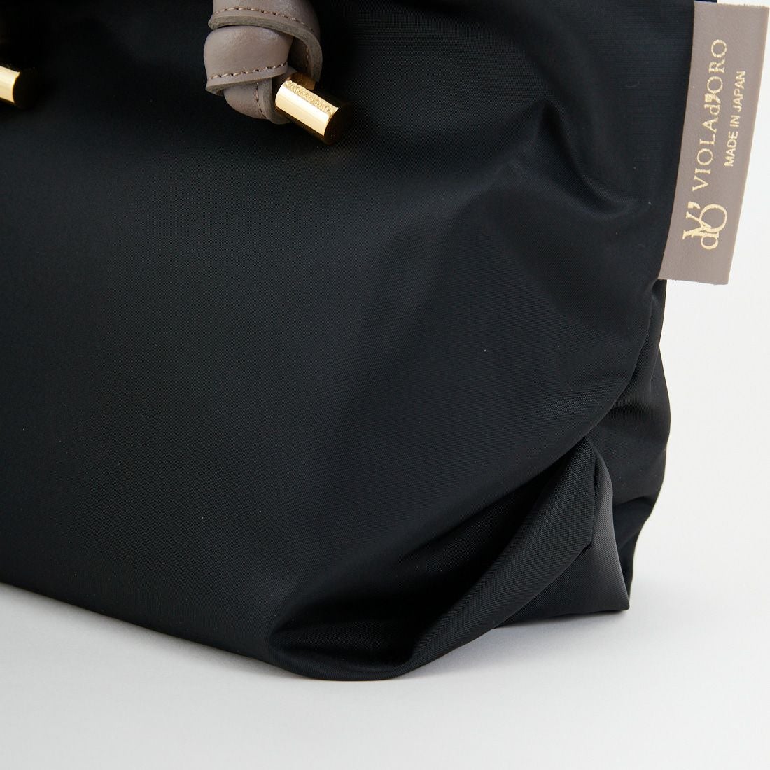 VIOLAd'ORO [ヴィオラドーロ] ノットハンドルナイロントートバッグ [V-2174] BLACK/TAU
