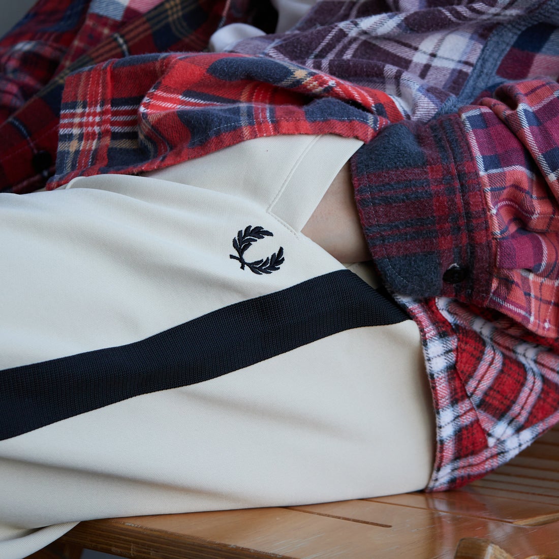 FRED PERRY [フレッドペリー] 別注 配色ライントラックパンツ [FPM-24A-026-JF] OAT/BLK