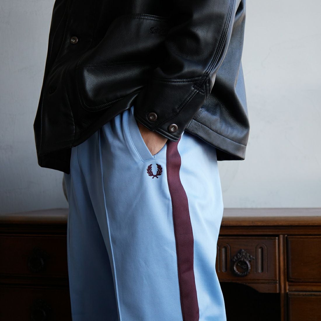 FRED PERRY [フレッドペリー] 別注 配色ライントラックパンツ [FPM-24A-026-JF] SKY/OXBLOO